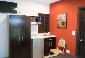 Kjøleskap og mikrobølgeovn