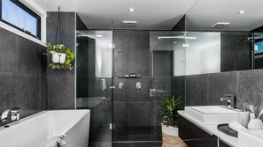 Badekar, hårtørrer