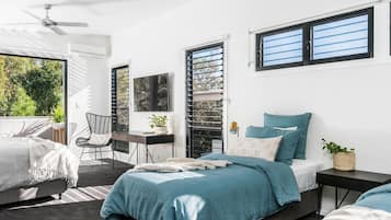 3 bedrooms, iron/ironing board, WiFi, bed sheets