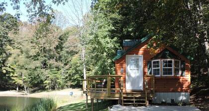 Hocking Hills-Dog friendly cabin with private pond .. adults 18 and older
