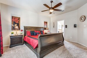 4 soverom, strykejern/-brett, wi-fi (inkludert) og sengetøy