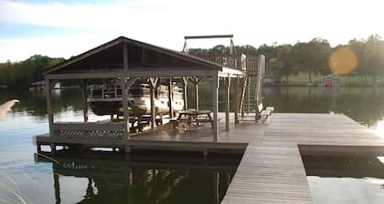 7BR casa frente al lago en el lado público, perfecto para familias grandes y entretenidas