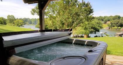 7BR waterfront retreat, hot tub, beach, kayaks, public side, pets, game rooms