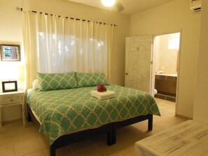 4 bedrooms, in-room safe, iron/ironing board, travel cot - Private Villa in Akumal, Steps to Yal Ku Lagoon Half Moon Bay, Huge Heated Pool (Akumal)