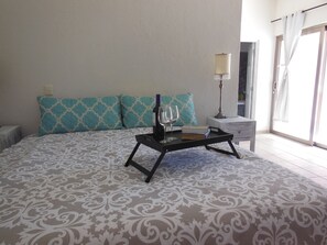 4 bedrooms, in-room safe, iron/ironing board, travel crib - Private Villa in Akumal, Steps to Yal Ku Lagoon Half Moon Bay, Huge Heated Pool (Akumal)