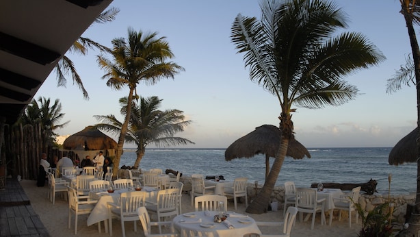Outdoor dining - Private Villa in Akumal, Steps to Yal Ku Lagoon Half Moon Bay, Huge Heated Pool (Akumal)