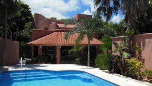 Pool - Private Villa in Akumal, Steps to Yal Ku Lagoon Half Moon Bay, Huge Heated Pool (Akumal)