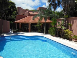 Outdoor pool, a heated pool - Private Villa in Akumal, Steps to Yal Ku Lagoon Half Moon Bay, Huge Heated Pool (Akumal)