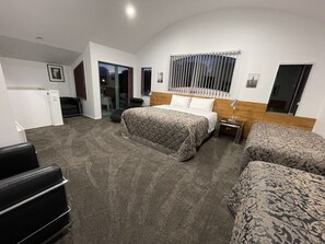3 habitaciones, tabla de planchar con plancha y wifi gratis