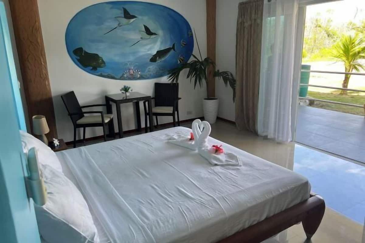 1 bedroom, soundproofing, rollaway beds, bed sheets