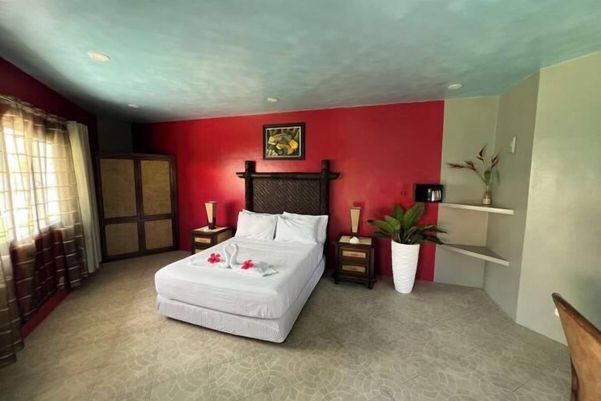 1 bedroom, soundproofing, rollaway beds, bed sheets