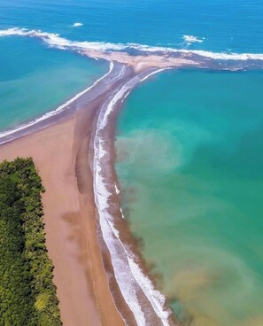 Beach nearby, sun loungers, beach towels