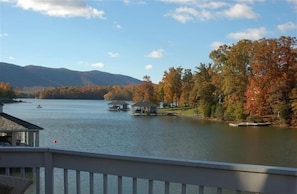 Property grounds - Fire-Pit, Fireplace, Hot Tub, Pool Table, Dog Friendly, Kayaks & Paddleboards! Visit "American Dream (Huddleston)
