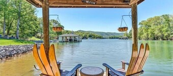 Fire-Pit, Fireplace, Hot Tub, Pool Table, Dog Friendly, Kayaks & Paddleboards! Visit "American Dream