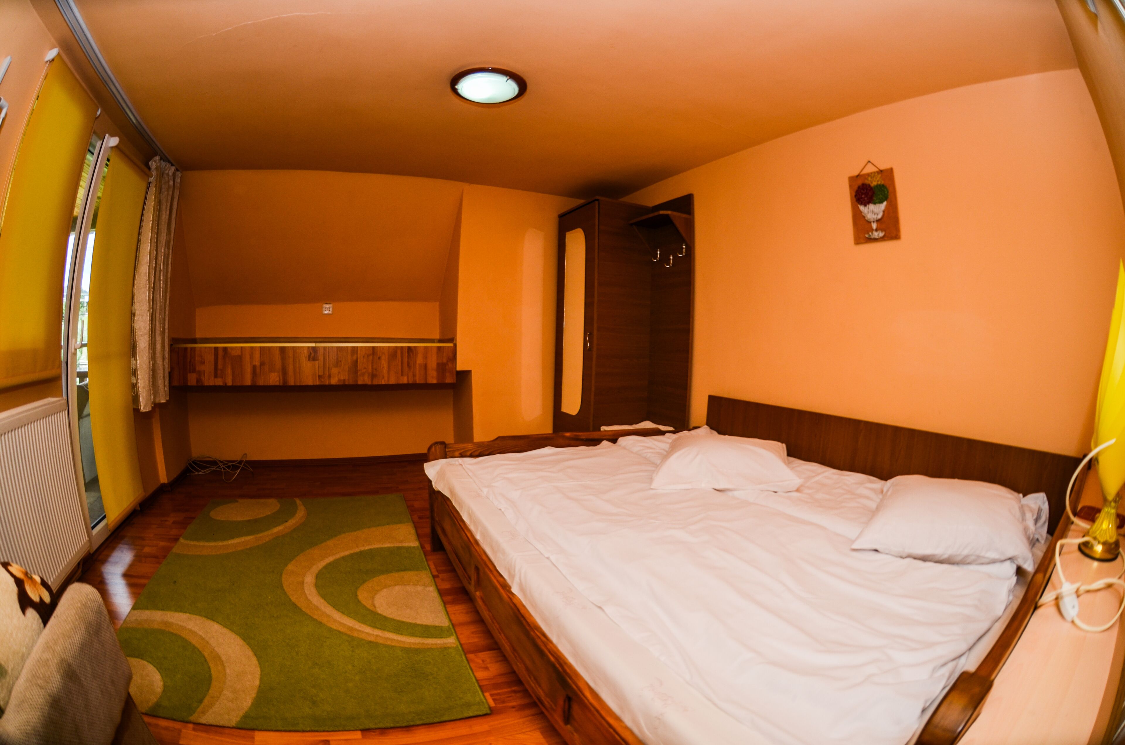 6 makuuhuonetta, silitysrauta/-lauta, internet, vuodevaatteet