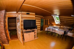 Dining - Mountain Home - In the middle of the Nature (Podu Dâmboviței)