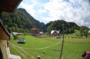 Property grounds - Mountain Home - In the middle of the Nature  (Podu Dâmboviței)