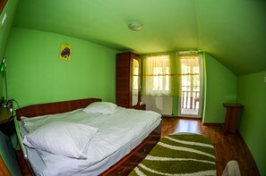 7 bedrooms, iron/ironing board, Internet, bed sheets - Mountain Home - In the middle of the Nature  (Podu Dâmboviței)