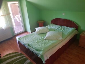 6 chambres, fer et planche à repasser, accès Internet, draps fournis