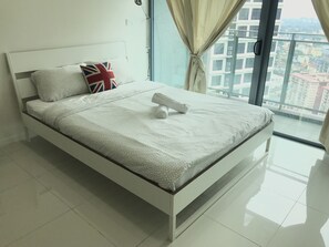 Iron/ironing board, Internet, bed sheets, wheelchair access