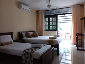 5 bedrooms, iron/ironing board, Internet, bed sheets