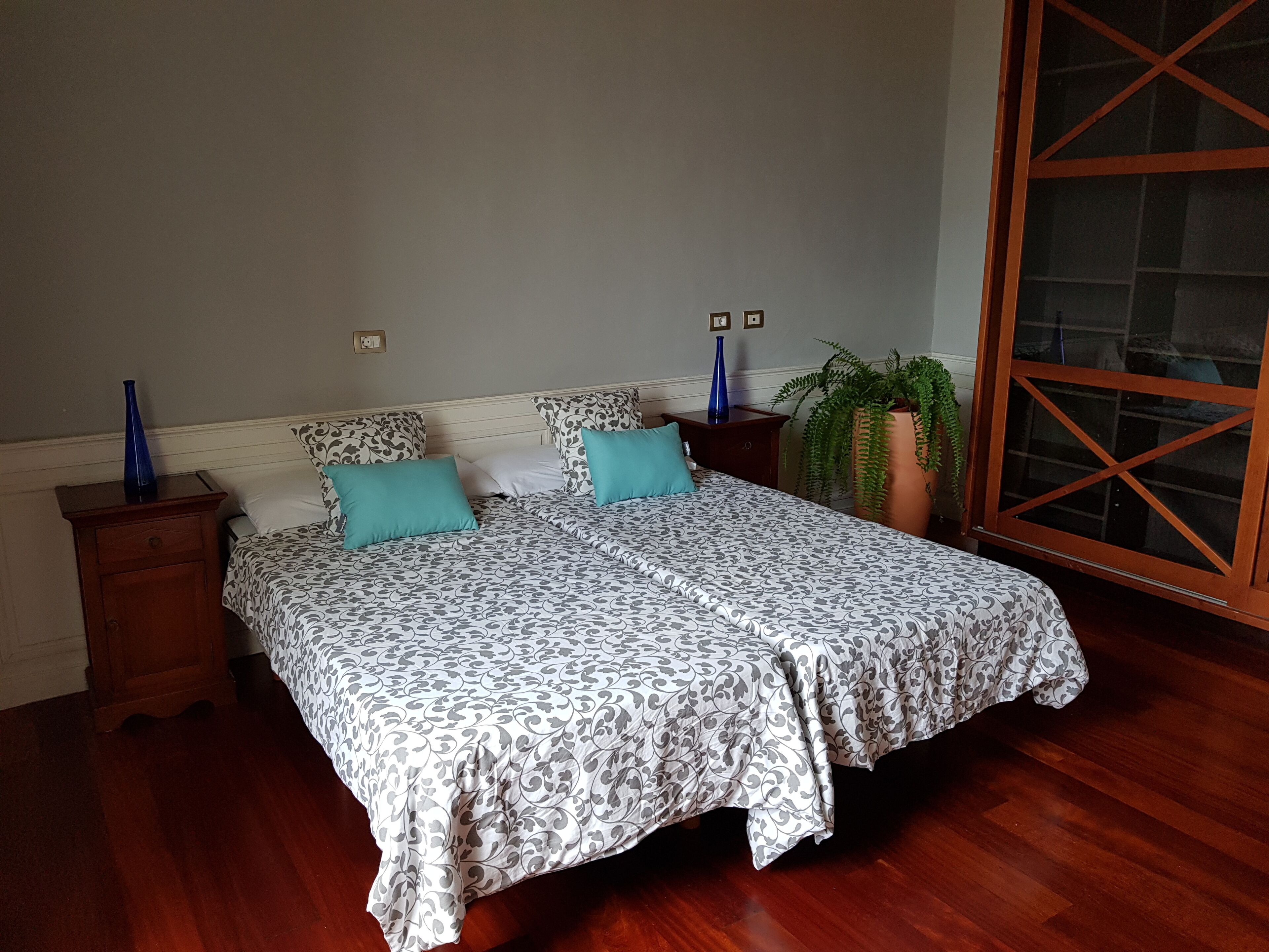 7 chambres, fer et planche à repasser, lit parapluie, Wi-Fi gratuit