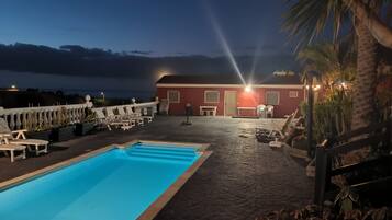 Een verwarmd zwembad