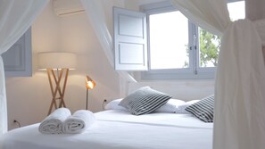 9 chambres, coffres-forts dans les chambres, fer et planche à repasser