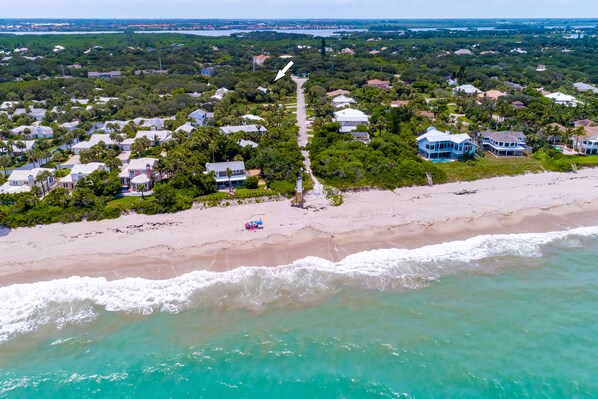 Ubicación a pie de playa, tumbonas y toallas de playa