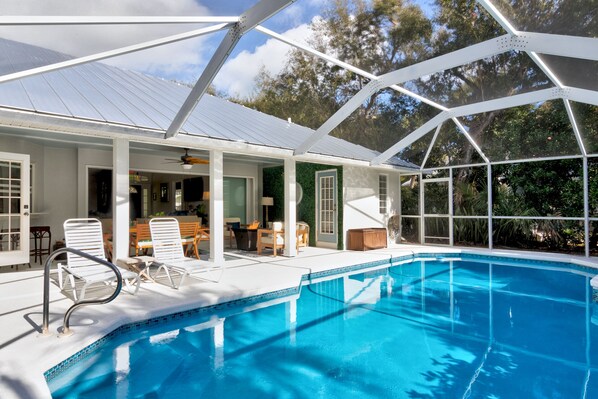 Outdoor pool, a heated pool