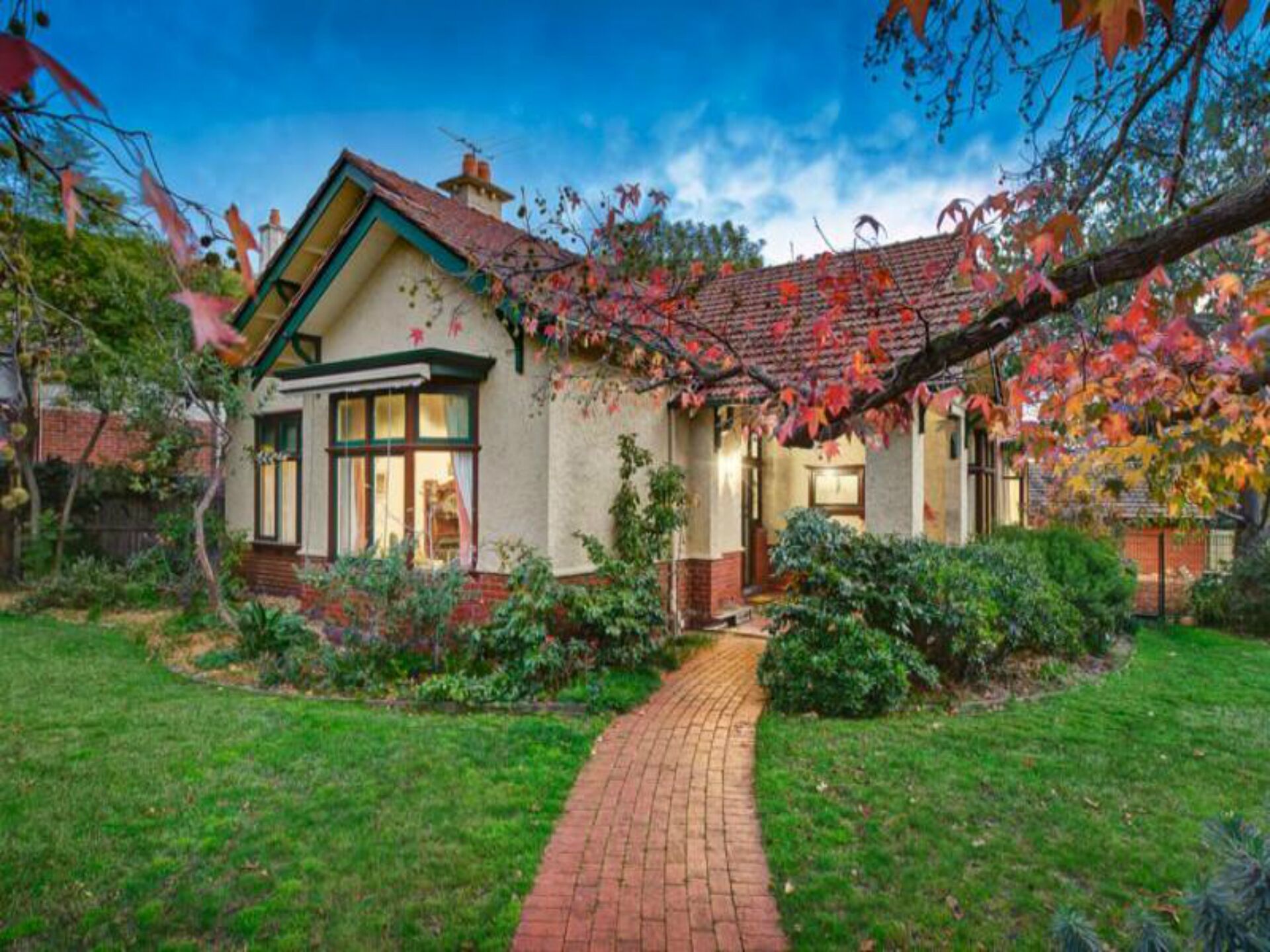 Spacious & Amazing House In Leafy Suburb