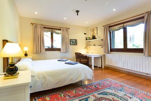 4 室のベッドルーム、アイロン / アイロン台、WiFi、ベッドシーツ