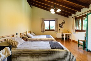 4 chambres, fer et planche à repasser, Wi-Fi, draps fournis