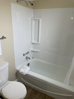Basic Single Room, 1 Queen Bed, Non Smoking | Bathroom | Combined shower/tub, free toiletries, towels