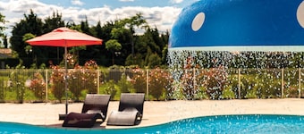 Studio cosy , Très belle piscine extérieure!