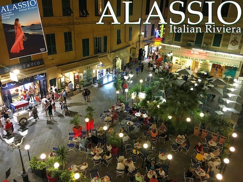 Wohnung im historischen Gebäude, Fußgängerzone, volles Zentrum, 6 Betten Wifi