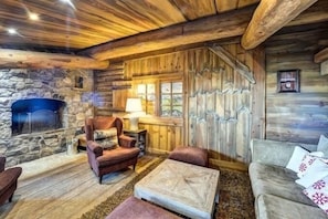 Televisie en een open haard