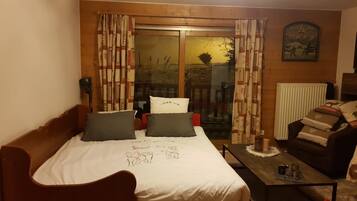 1 Schlafzimmer, BĂŒgeleisen/BĂŒgelbrett, Reisekinderbett, Internetzugang