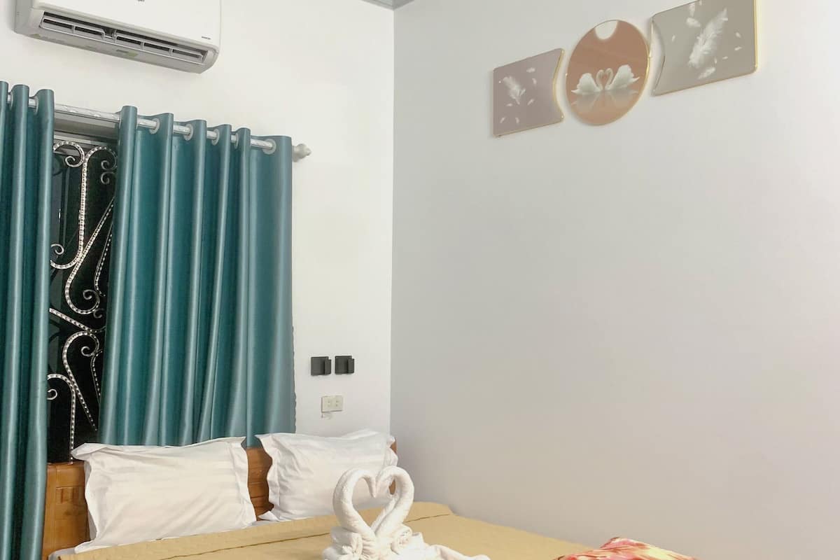 Premium bedding, down duvets, pillow-top beds, individually furnished