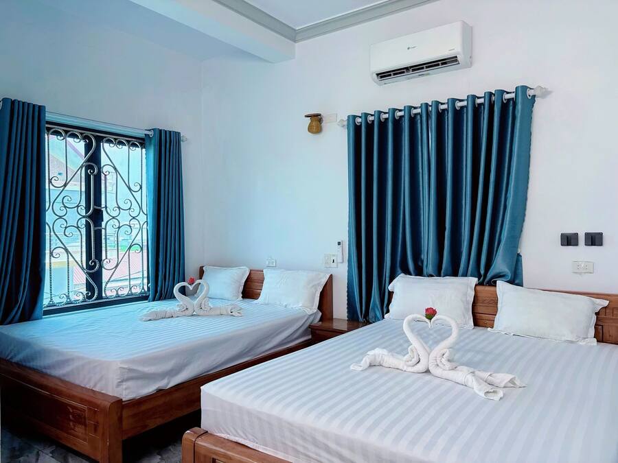 Quadruple Room | Premium bedding, down comforters, pillowtop beds, laptop workspace