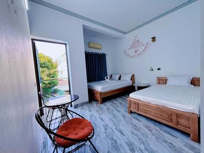 Premium bedding, down duvets, pillow-top beds, individually furnished - Tamcoc White Swan Hostel (Hoa Lu)