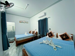 Premium bedding, down duvets, pillow-top beds, individually furnished - Tamcoc White Swan Hostel (Hoa Lu)