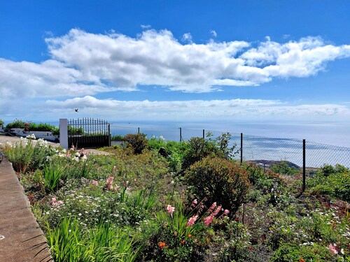 Casa Rural Lina, private pool, close to routes in the north of the island