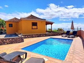 Outdoor pool - Casa Rural Lina, private pool, close to routes in the north of the island (Puntallana)