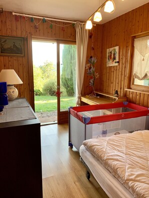 4 Schlafzimmer, Bügeleisen/Bügelbrett, WLAN, Bettwäsche
