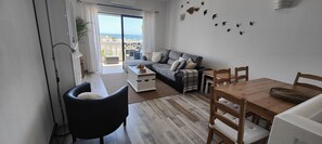 Smart-TV, DVD-Player, Bücher, Videothek