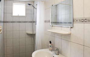 Shower - 2 bedroom amazing home in Beerze (Beerze)