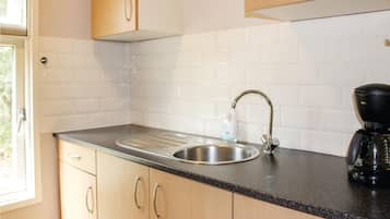 Fridge, stovetop, coffee/tea maker