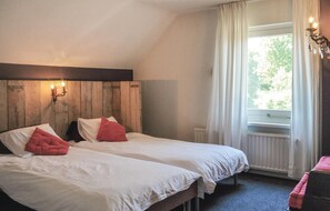 6 bedrooms, travel cot, free WiFi