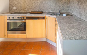 Geladeira, cooktop, lava-louças, cafeteira/chaleira